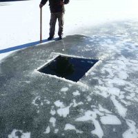 Vyrezávanie otvorov do ľadu 31.12.2016